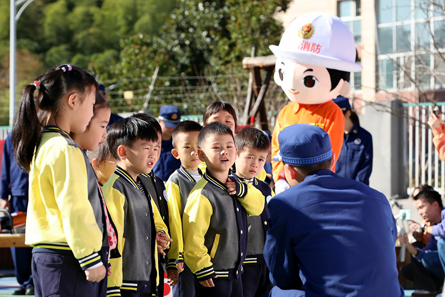 幼兒園小朋友參加消防知識有獎競答。高鵬攝