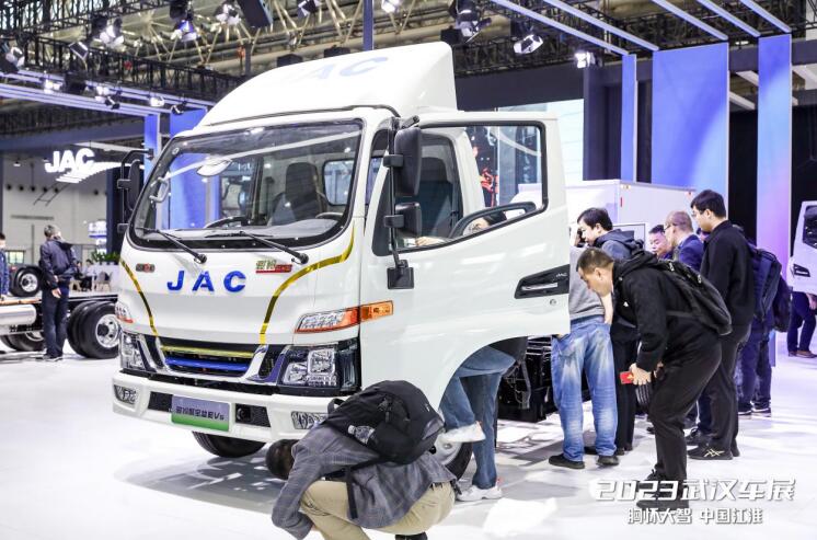 江汽集团旗下骏铃聚宝盆EV5换电轻卡