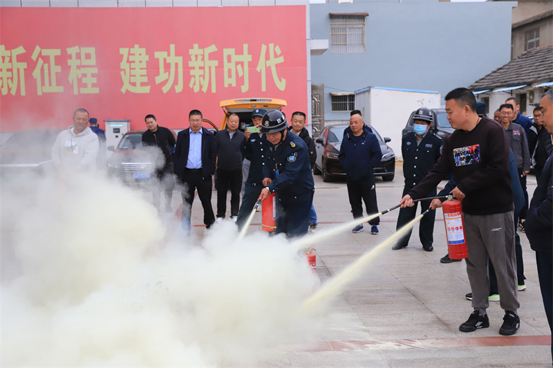 消防安全進企業。渦陽供電供圖