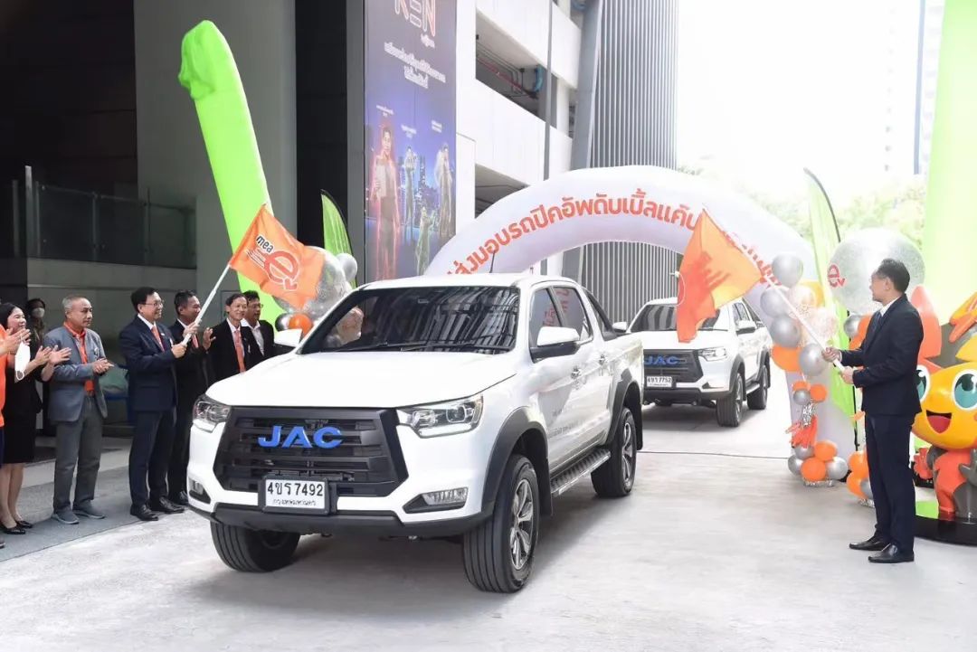 JAC首批電動皮卡順利交付泰國客戶。魯可供圖