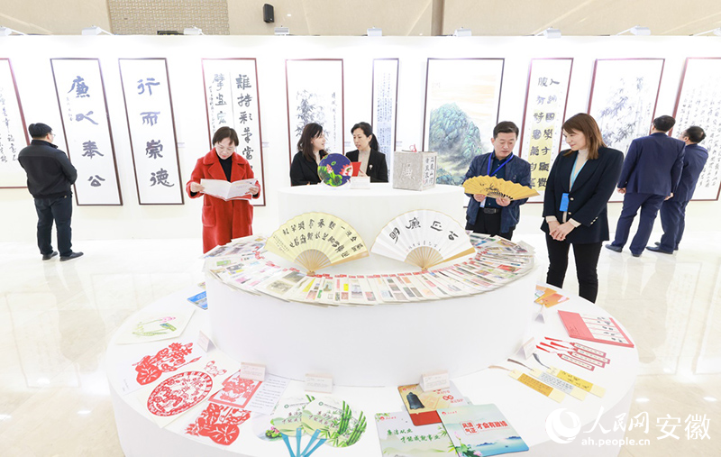 淮北矿业集团廉洁文化建设工作成果展。人民网 吕欢欢摄