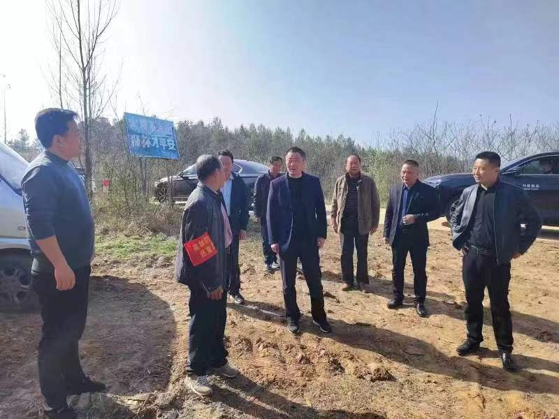 合肥市应急管理局局长葛世新带队赴紫蓬山督导检查森林防灭火工作。黎瀚彬供图