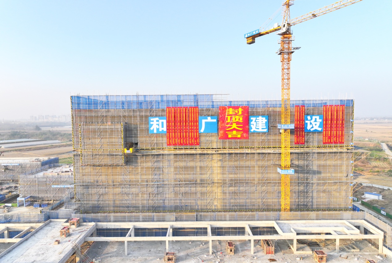 长三角医养结合区域中心（合肥庐江）项目住院楼封顶。田新俊摄
