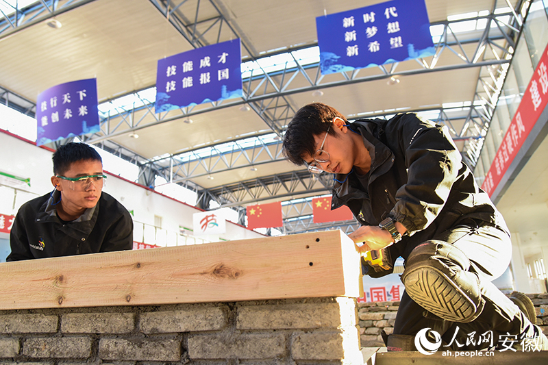 甘釗慈（右）和閆廣志（左）日常訓練中。人民網記者 李希蒙攝