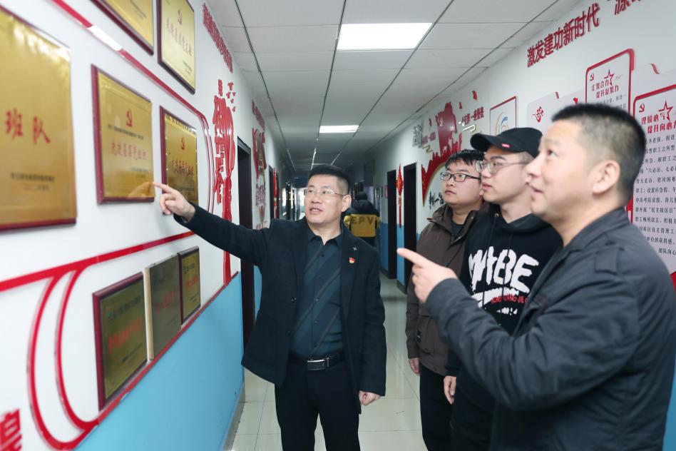 亮眼的安全文化長廊。周歡攝