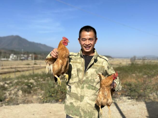 陳凱在直播帶貨。余禎霞供圖