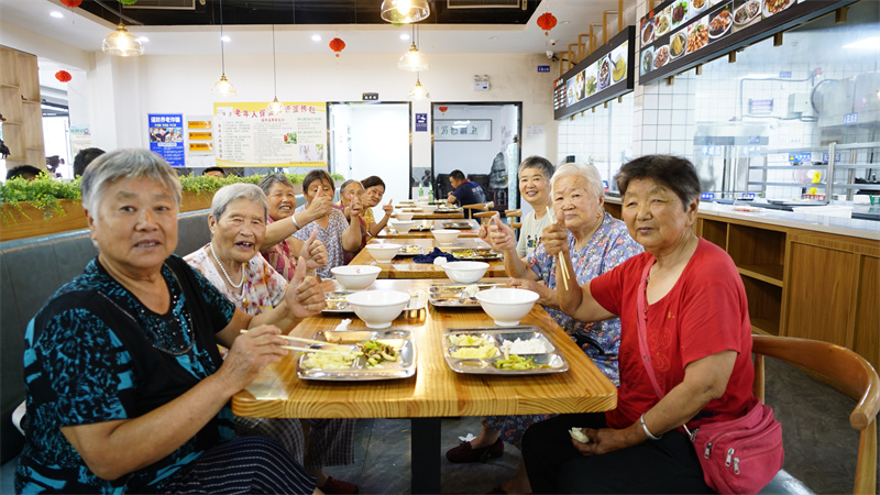 老年助餐服务行动。杜集区委宣传部供图