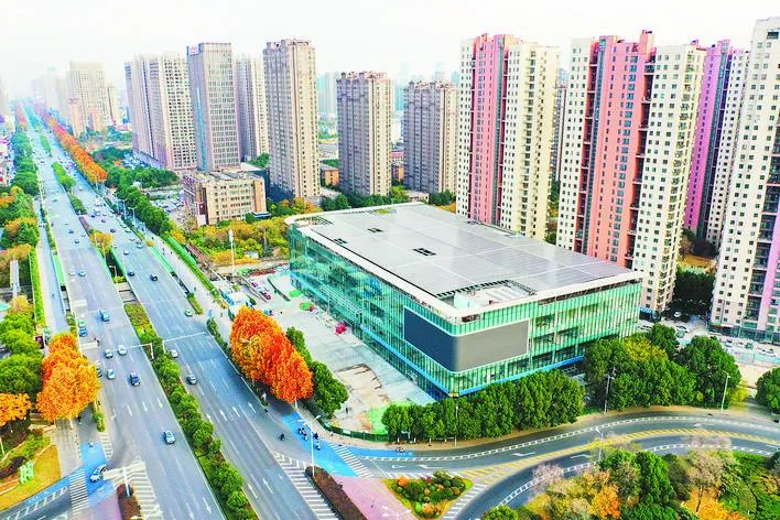 合肥首个新能源汽车综合体位于西二环路与黄山路交叉口。