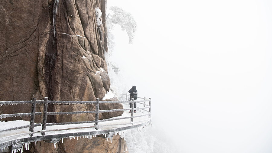 九华山迎来降雪。李晓白摄