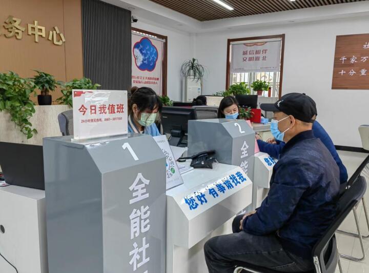 热心服务群众。俞晓萌供图