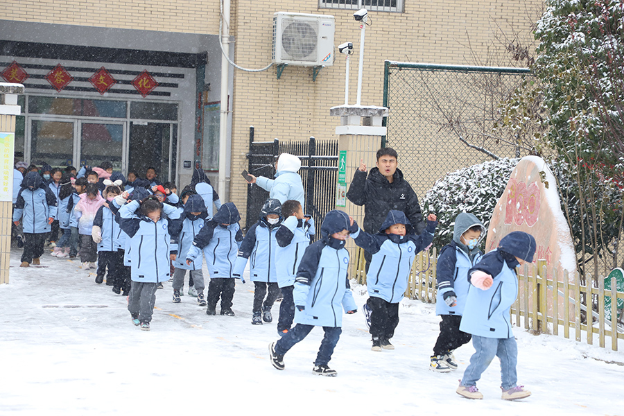 雪地里的体育课。胡萍萍供图