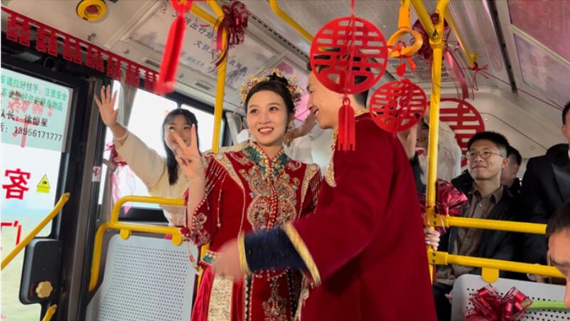 公交車當婚車。