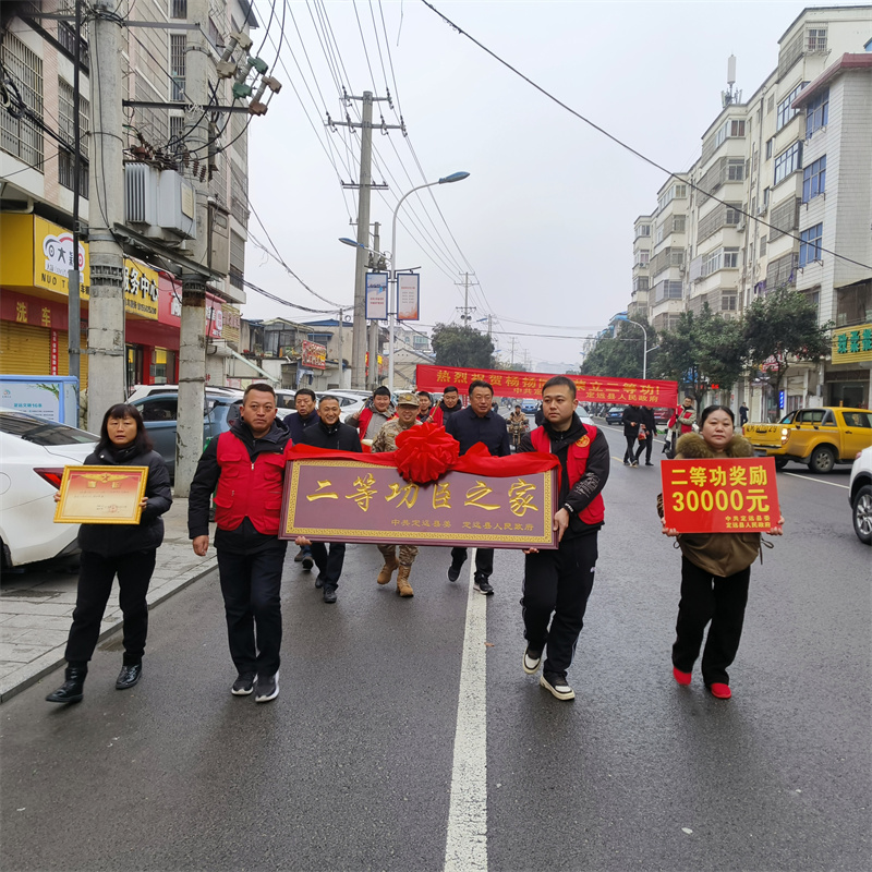 送喜報現場。