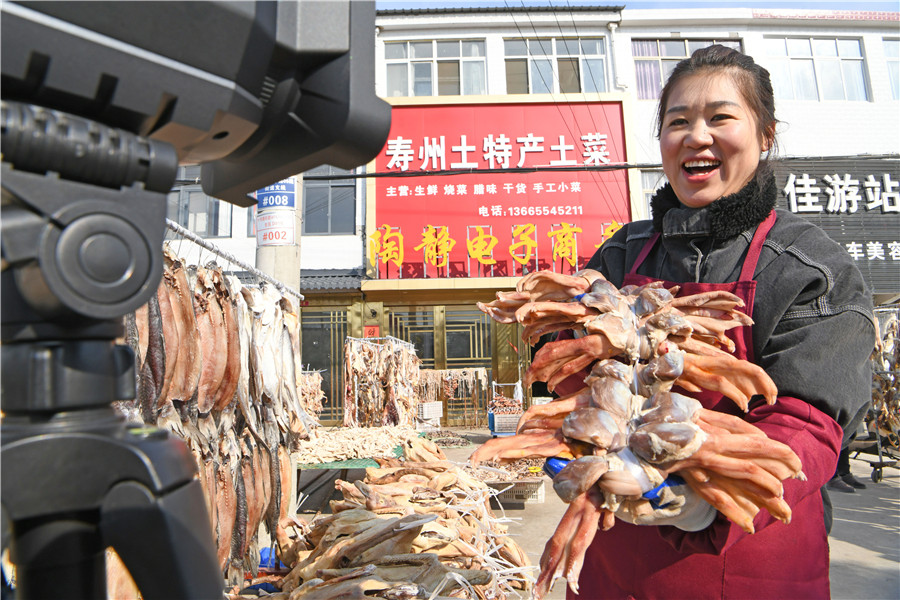 陶靜通過電商渠道銷售家鄉特色臘味。陳彬攝