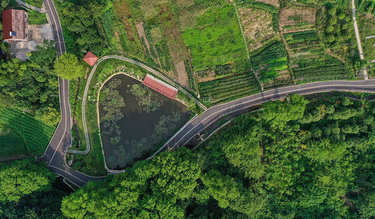 蜿蜒的道路像一把“鑰匙”。