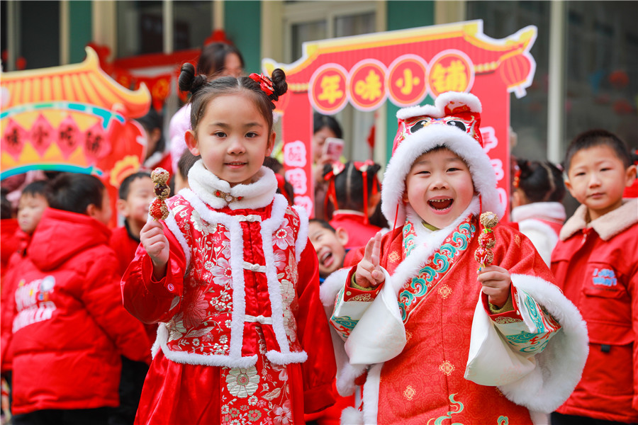 赏民俗，品年味，迎新年。梅月摄