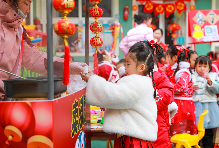赏民俗，品年味，迎新年。梅月摄
