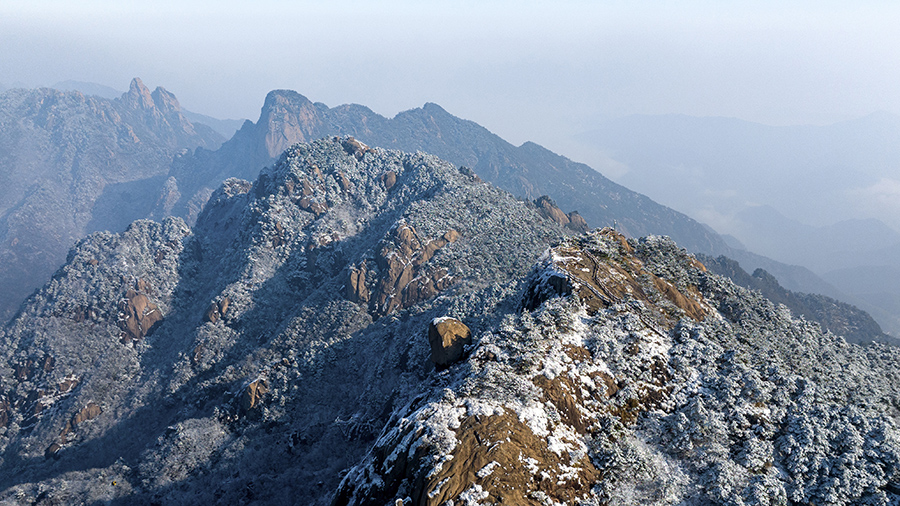 九华山瑞雪迎新春。李晓白供图
