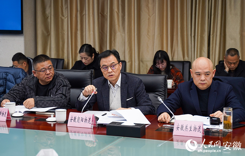 参会企业进行现场交流发言。人民网记者 王锐摄