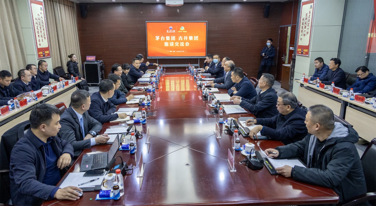 座谈交流。桑雅摄