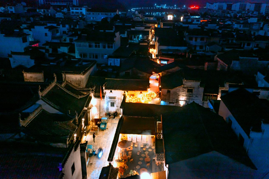 瀛洲镇仁里村夜景。章晓璇摄