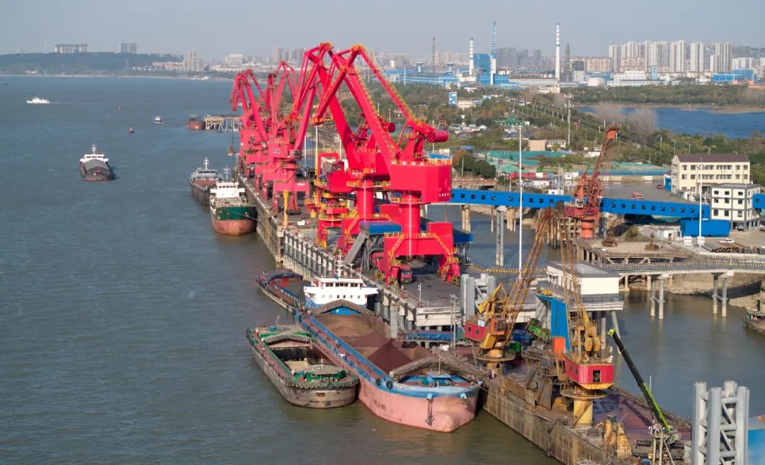 位于郊区桥南办的兴港码头，改造升级后年吞吐量达400万吨。陈磊摄