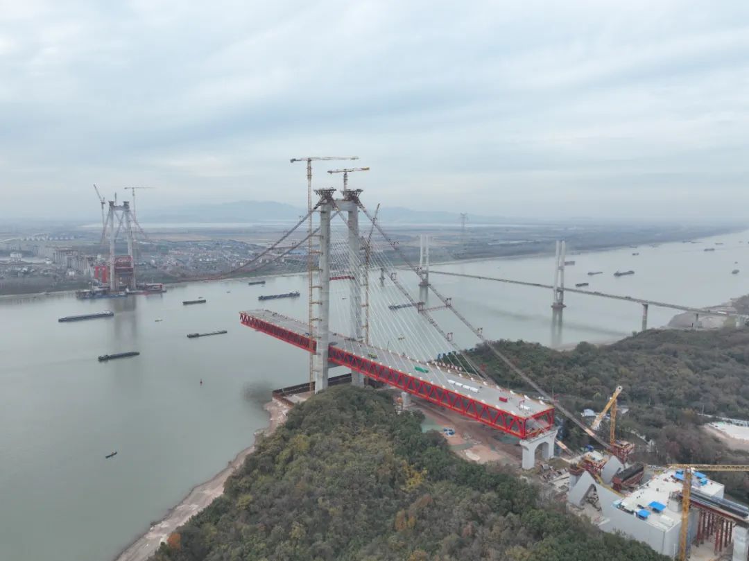 正在加快建設的G3銅陵長江公鐵大橋。臧樹超攝