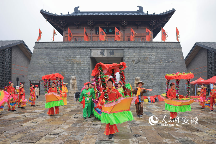 民俗表演。人民網記者 王曉飛攝