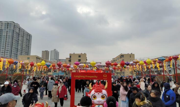 固镇新春“年货大集”开市。凌义乐供图