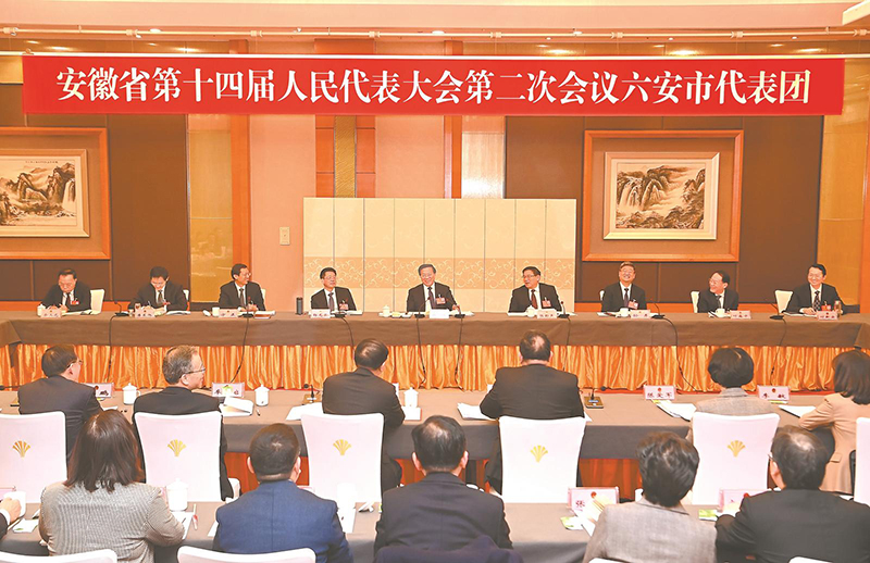 1月24日上午，省委书记韩俊来到六安市代表团，与代表们一起审议《政府工作报告》。本报记者 杨 竹 摄