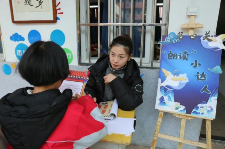 学生正在进行无纸化闯关活动。郎溪县实验小学供图