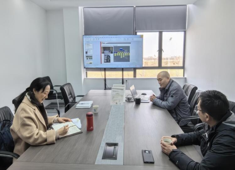 寿蜀园区管委会副主任刘玲在安徽启程精密注塑有限公司调研。朱云辉摄