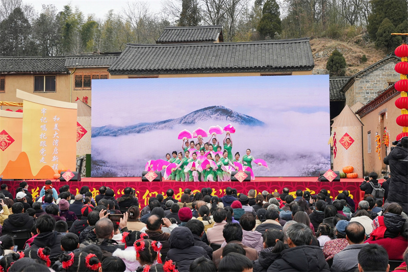 演出现场。金寨县委宣传部供图