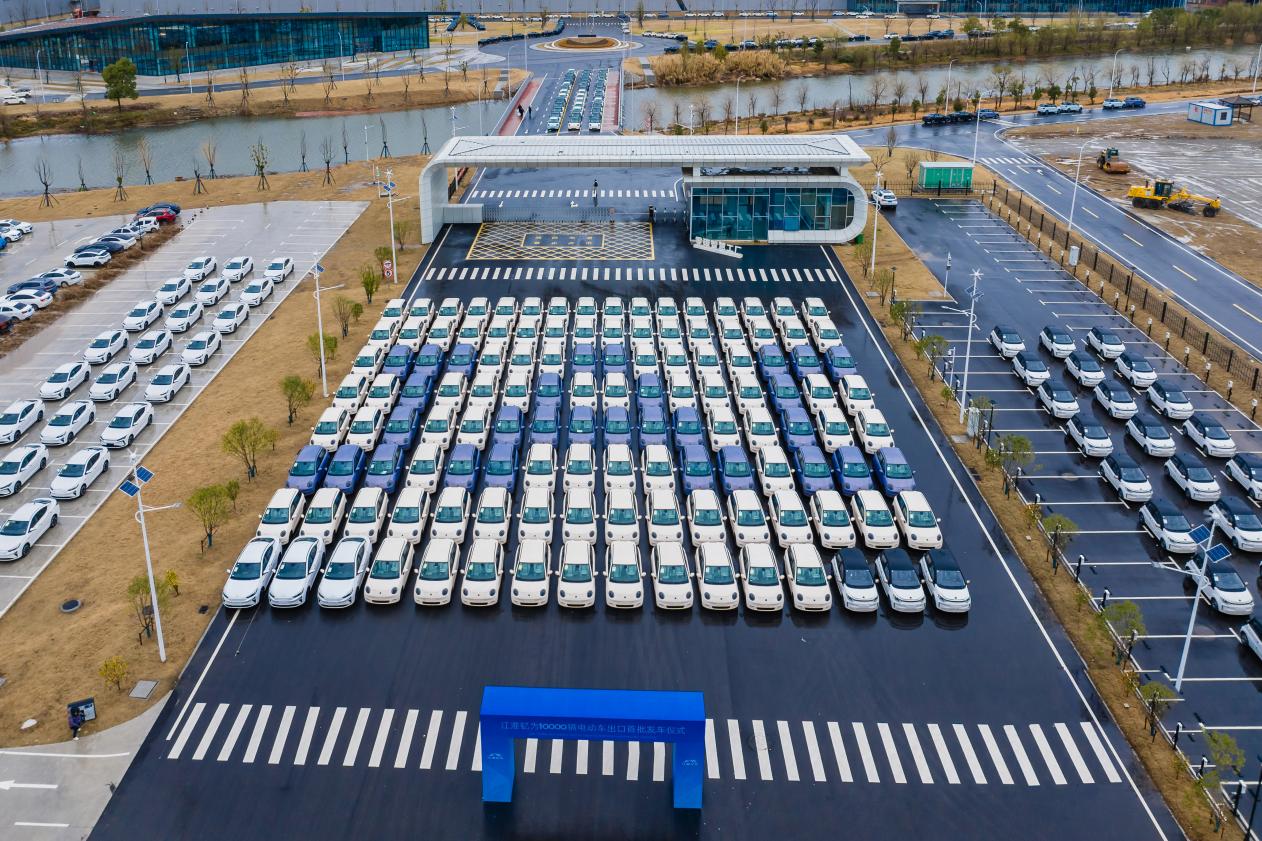 江淮汽车万台新能源汽车出口首批发车仪式。江淮汽车供图
