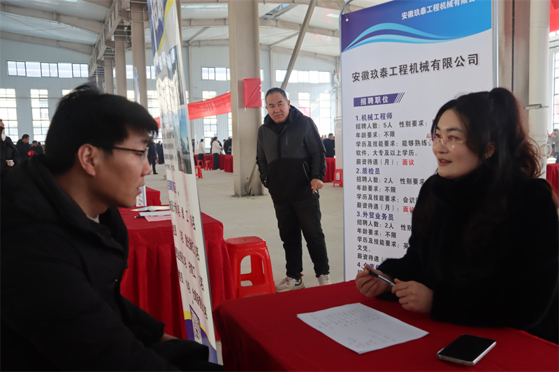 萧县开发区专场招聘会现场。徐学春供图
