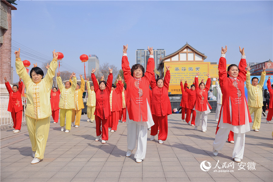 五禽戏展演。人民网记者 王晓飞摄