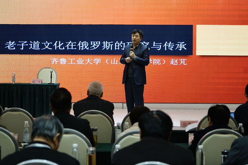 与会专家作学术报告。