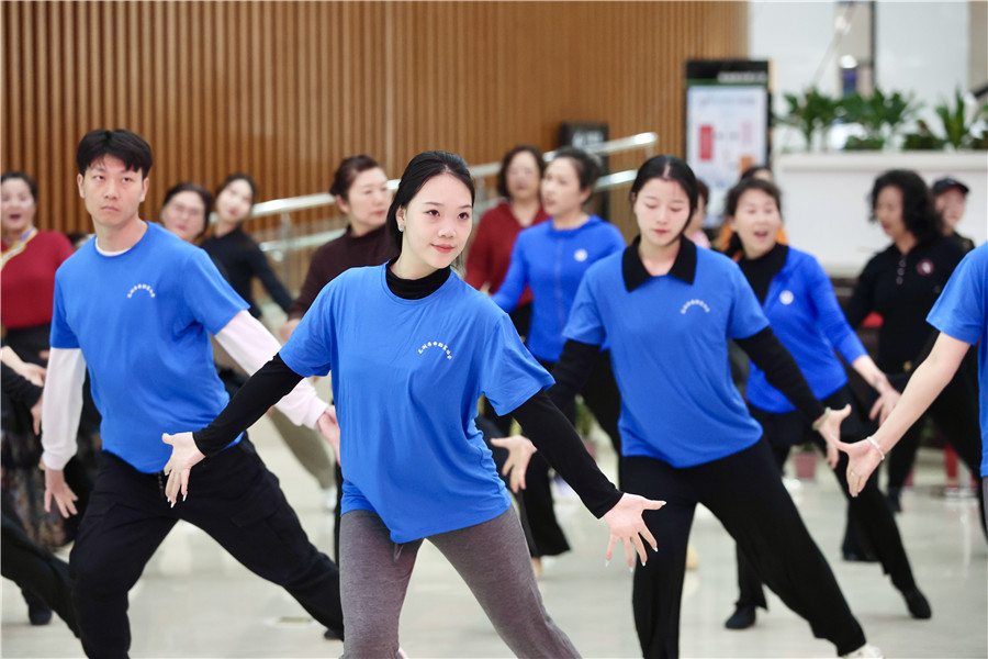 学员们积极排练。人民网记者 张俊摄