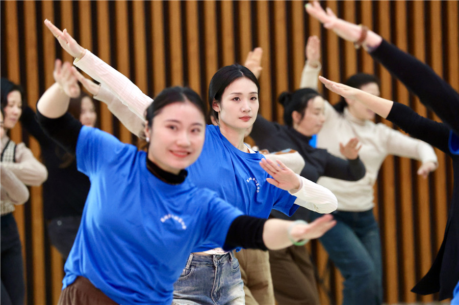 学员排练如火如荼进行中。人民网记者 张俊摄