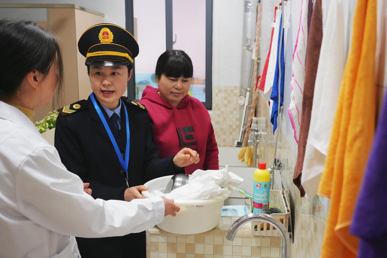 现场检查。合肥市蜀山区卫生监督所供图