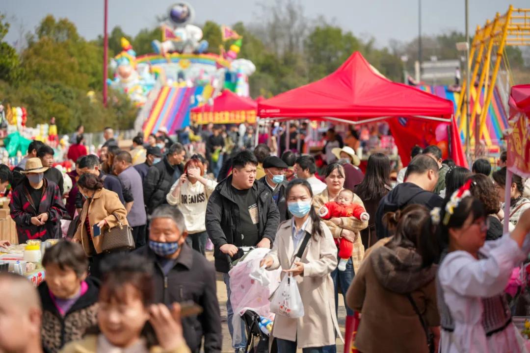 现场游客络绎不绝、人头攒动。三河文旅供图