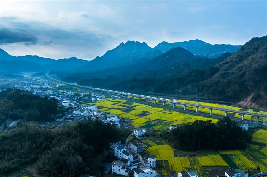宣城市绩溪县：云雾缭绕下的徽派水墨画【3】