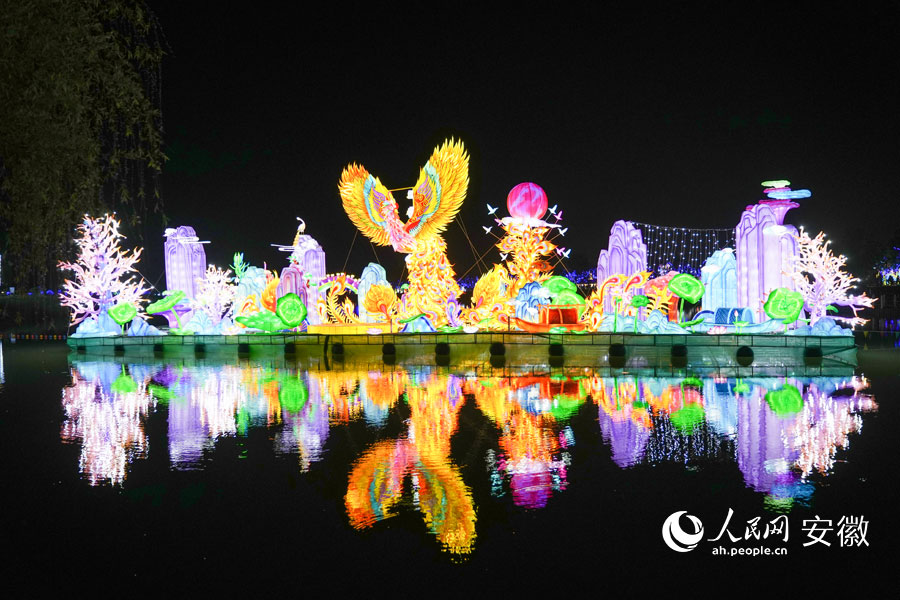 安徽省亳州市华佗百草园景区内的花灯。人民网记者 王锐摄