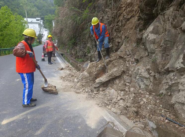 歙县加大公路管理和养护力度。钱贵宝供图