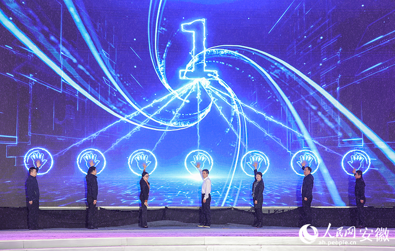 安徽廣場舞聯賽正式啟動。人民網記者 張俊攝