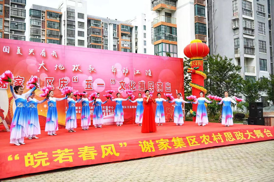 歌伴舞表演气势恢宏。