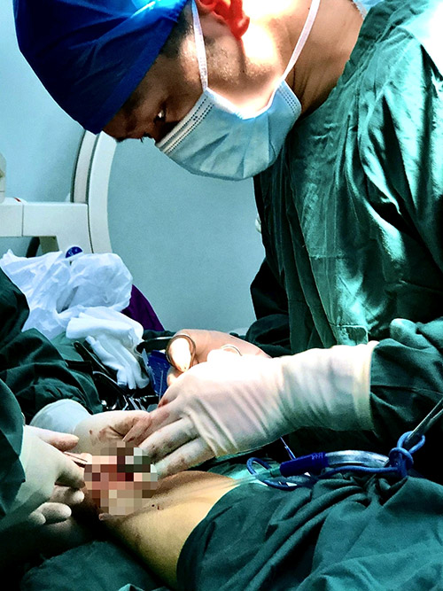骨科手术中的杨家赵。受访者供图