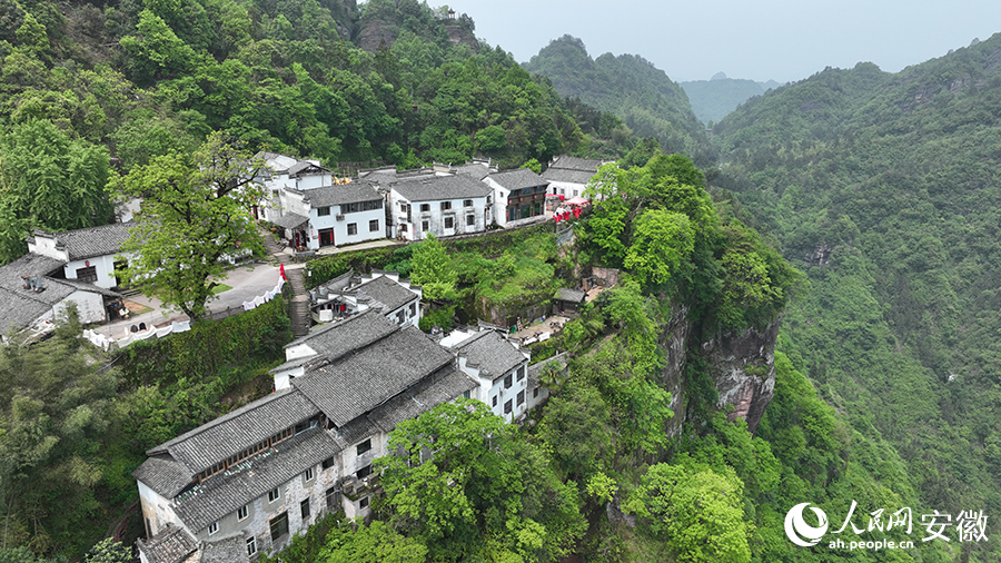 俯瞰齐云山月华天街。人民网记者 陶涛摄
