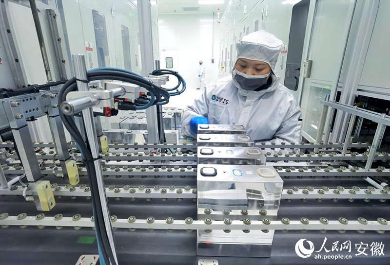 国科能源（滁州）有限公司的自动化生产线。人民网记者 周坤摄