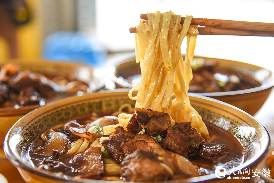 色香味俱全的当涂“大肉面”。人民网记者 李希蒙摄